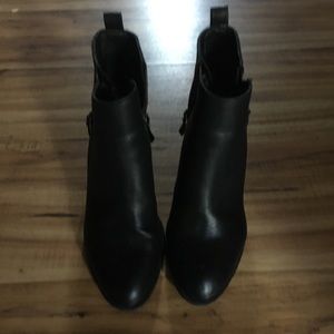Universal thread black booties